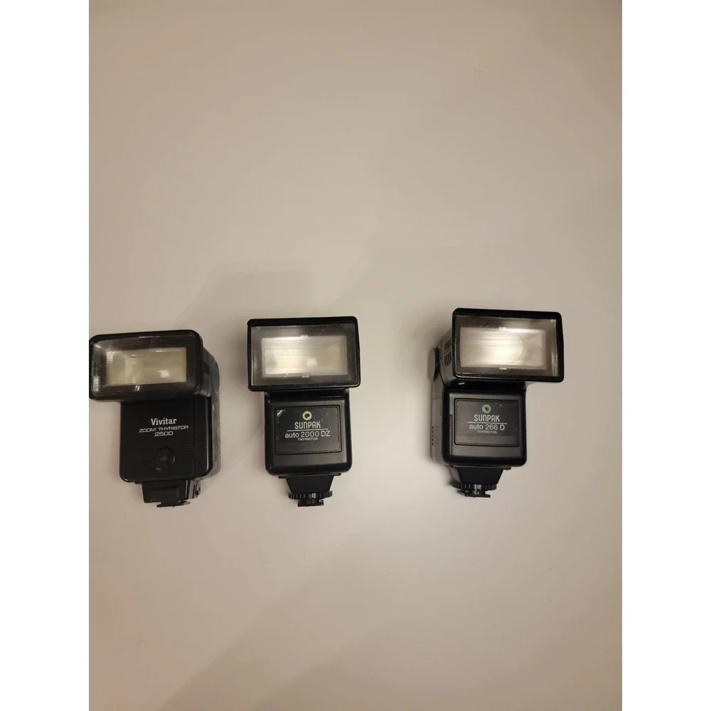 Vivitar 2500 Zoom Thyristor & Sunpak 2000 DZ 266 D Camera Flash Lot of 3